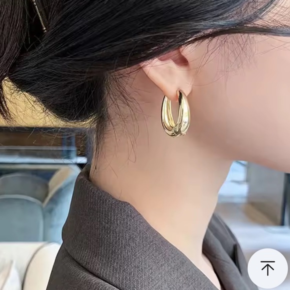 NWT - Drop Hoop Earrings Gold / NEW / Formal / Casual - Picture 2 of 3